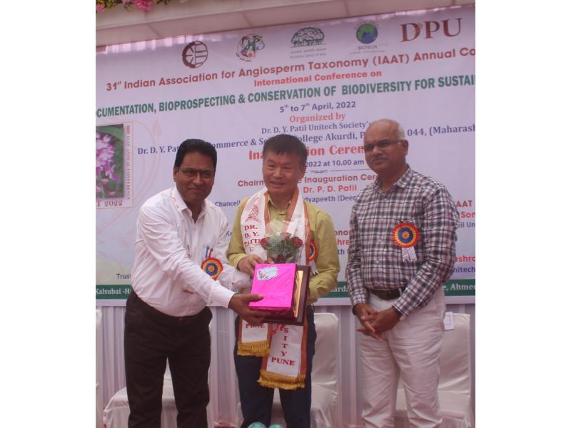 Distinguished-Dignitaries